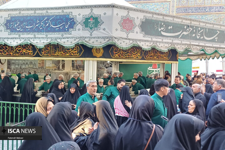 بی‌توجهی به تهدیدهای دشمن؛ حضور پرشور مردم از شهرهای مختلف در مشهد برای خونخواهی رهبر شهید