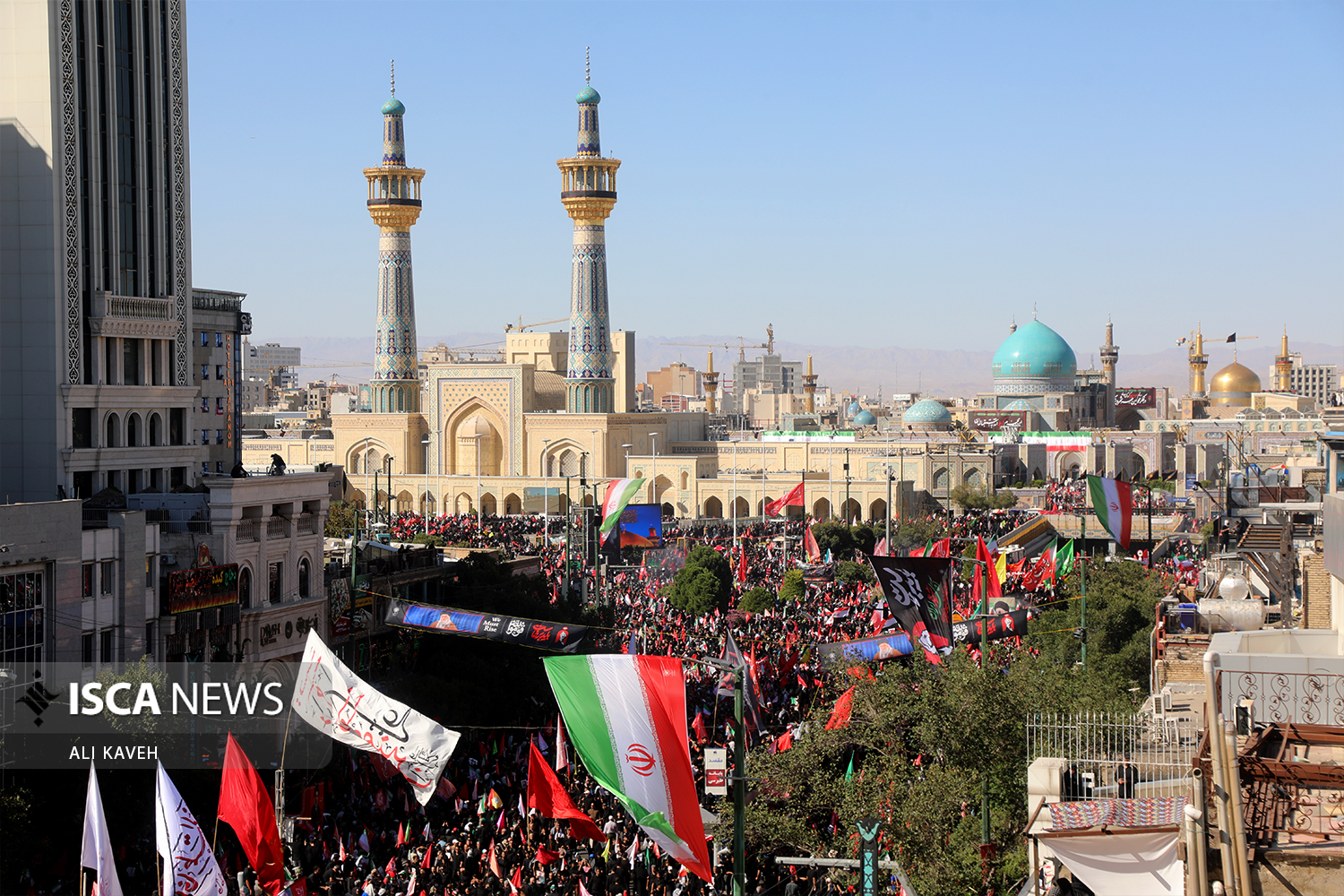 قاب‌های از تشییع میلیونی رهبر شهید در مشهدالرضا
