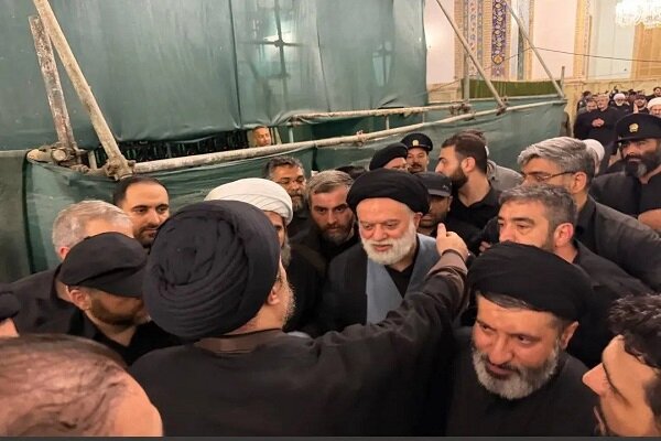 قاب وحدت و همدلی؛ یادگار امام در کنار فرزندان رهبر شهید