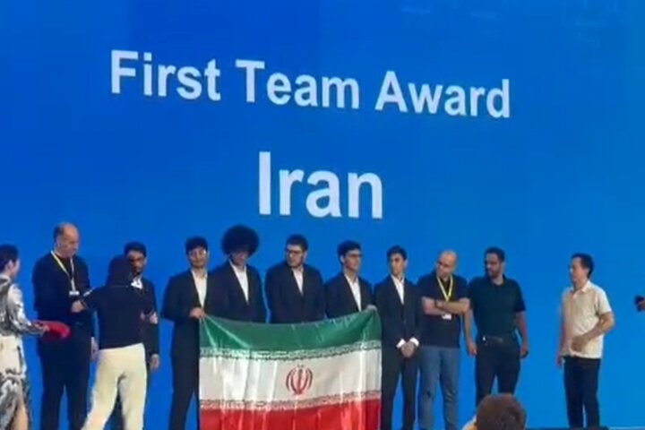 تثبیت جایگاه علمی ایران در جهان؛ تیم ملی المپیاد ریاضی بر قله ریاضیات شانگهای ایستاد تثبیت جایگاه علمی ایران در جهان؛ تیم ملی المپیاد ریاضی بر قله ریاضیات شانگهای ایستاد