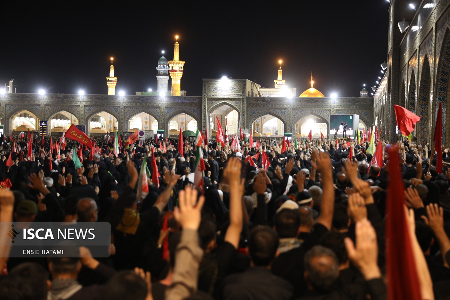 نماز بر پیکر رهبر شهید انقلاب در حرم مطهر رضوی