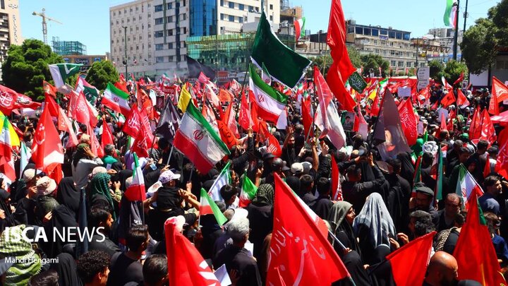مراسم تشییع پیکر مطهر رهبر شهید انقلاب اسلامی سید علی خامنه ای و خانواده