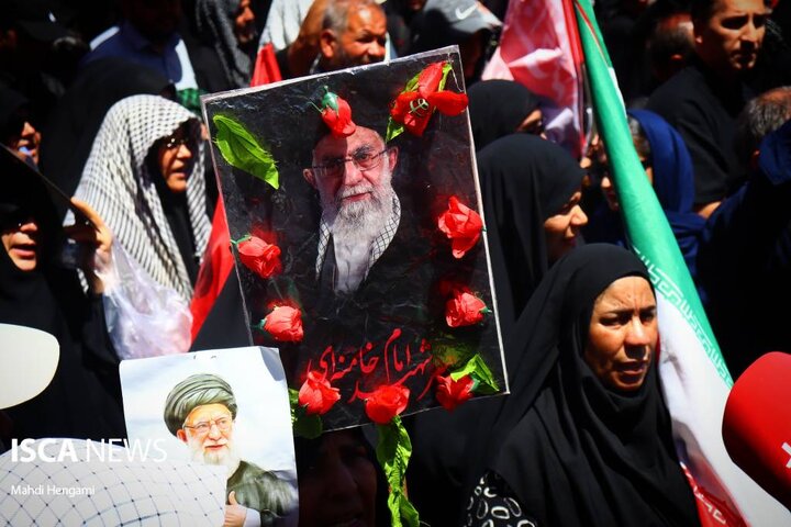 مراسم تشییع پیکر مطهر رهبر شهید انقلاب اسلامی سید علی خامنه ای و خانواده