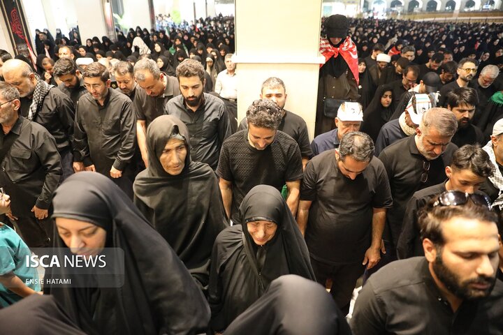 نماز بر پیکر رهبر شهید - کاوه حاتمی