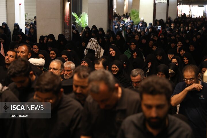 نماز بر پیکر رهبر شهید - کاوه حاتمی