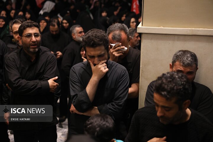 نماز بر پیکر رهبر شهید - کاوه حاتمی