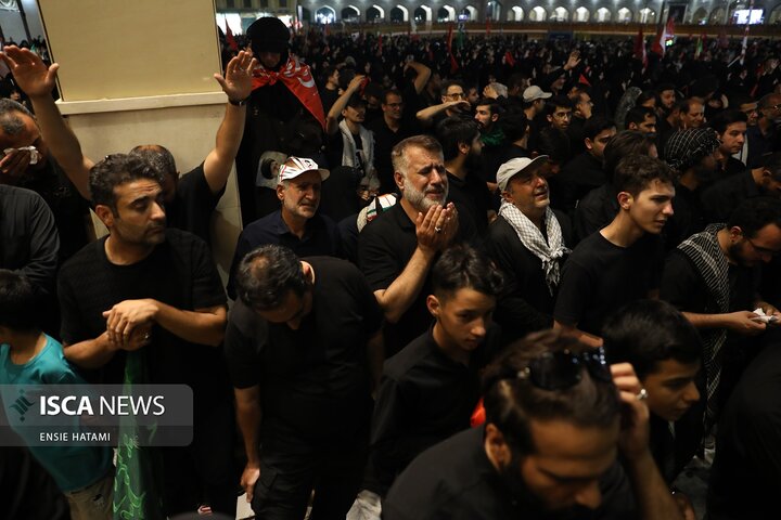نماز بر پیکر رهبر شهید - کاوه حاتمی