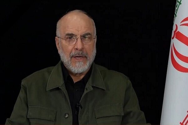 قالیباف: با همه وجودم میگویم برای من هیچ فرقی بین امام شهید و رهبر انقلاب نیست قالیباف: با همه وجودم میگویم برای من هیچ فرقی بین امام شهید و رهبر انقلاب نیست