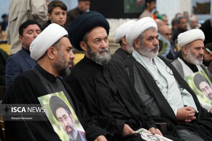 مراسم بزرگداشت شهادت قائد امت در مصلای اردبیل