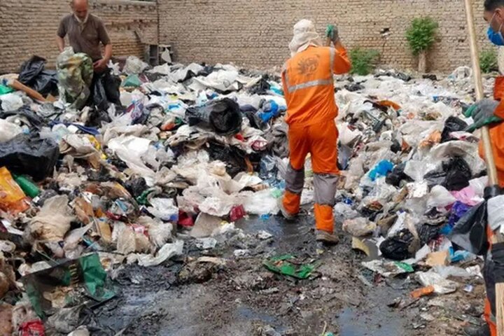 خروج ۶۰ تن زباله از یک منزل مسکونی در بجنورد خروج ۶۰ تن زباله از یک منزل مسکونی در بجنورد
