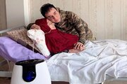 داریوش فرضیایی به سوگ مادر خود نشست