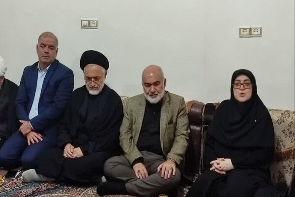 مهاجرانی: دولت تمام‌قد در خدمت خانواده شهداست
