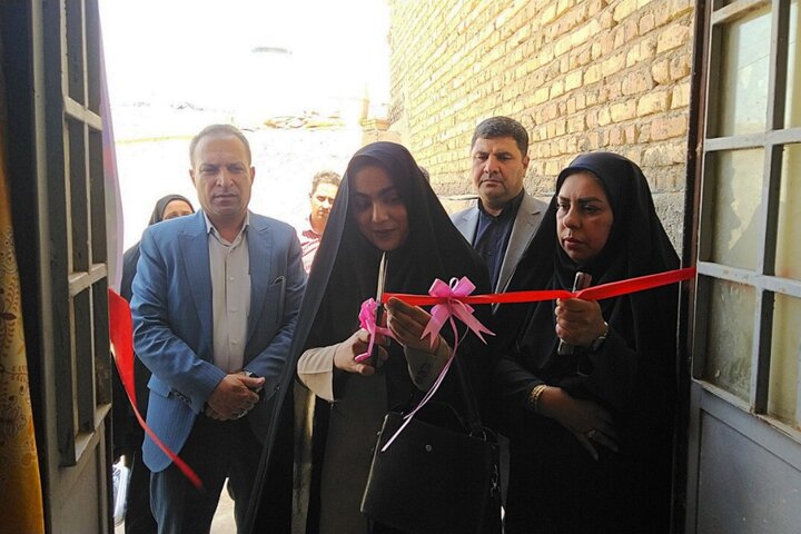 اشتغالزایی بانوان سرپرست خانوار با افتتاح کارگاه تولیدی در زهک اشتغالزایی بانوان سرپرست خانوار با افتتاح کارگاه تولیدی در زهک