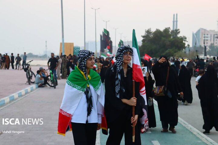 زنجیره انسانی برای صیانت از تنگه هرمز