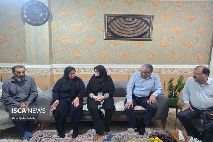 خانواده‌های شهدا، ستون‌های استوار عزت و اقتدار ایران هستند