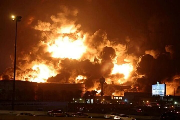 جزئیات حمله موشکی یمن به آرامکو / آژیر خطر در بحرین و عربستان به صدا درآمد جزئیات حمله موشکی یمن به آرامکو / آژیر خطر در بحرین و عربستان به صدا درآمد