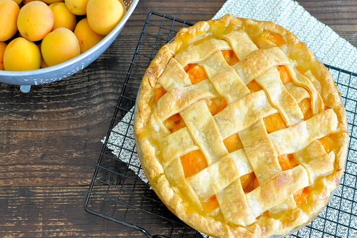 آموزش شیرینی پزی / طرز تهیه پای زردآلو؛ دسر تابستانی با عطری متفاوت آموزش شیرینی پزی / طرز تهیه پای زردآلو؛ دسر تابستانی با عطری متفاوت