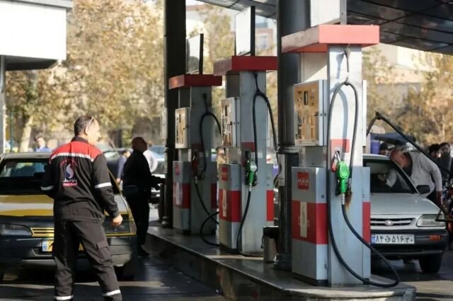 استاندار کرمان از توافق سوختی جدید خبر داد؛ سهمیه ۶۰ لیتری بدون تغییر باقی میماند استاندار کرمان از توافق سوختی جدید خبر داد؛ سهمیه ۶۰ لیتری بدون تغییر باقی میماند