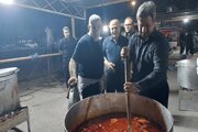 پخت و توزیع ۷ هزار دست غذای نذری در پایانه بار بندرعباس