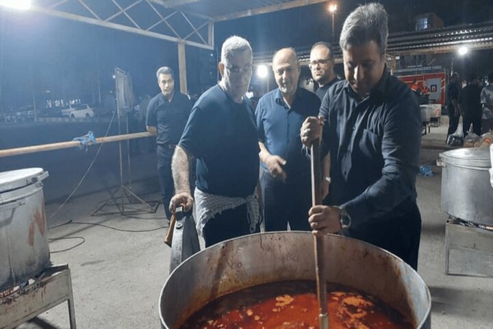 پخت و توزیع ۷ هزار دست غذای نذری در پایانه بار بندرعباس