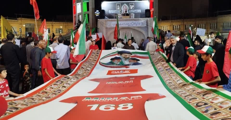 میدان انقلاب؛ همچنان میعادگاه مردمانی که با ایمان و غیرت انقلابی ایستاده اند