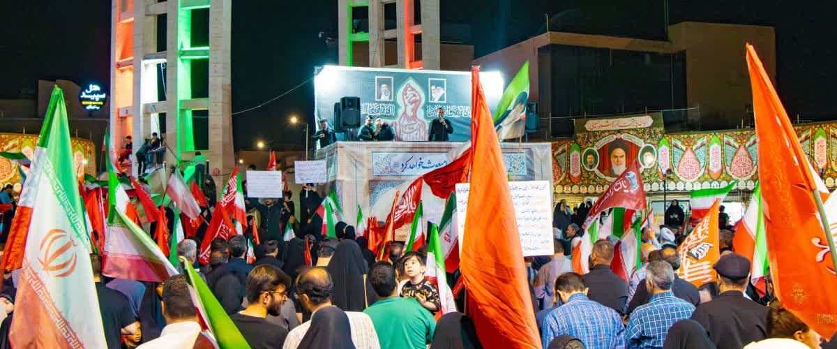 میدان انقلاب؛ همچنان میعادگاه مردمانی که با ایمان و غیرت انقلابی ایستاده اند