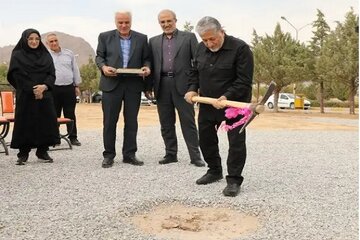 دانشگاه آزاد اسلامی استان اصفهان نیروگاه خورشیدی ۵۷ مگاواتی می‌سازد