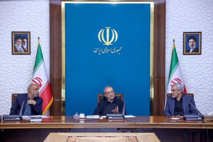 پزشکیان: با قدرت در کنار فقرا و محرومان می‌ایستیم