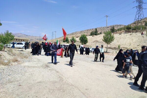 پیاده‌روی زائران در سوگ ضامن آهو از مارگون تا آستان بی بی خاتونین(س)