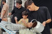 خدمت‌رسانی موکب پذیرایی شهدای حسینیه اعظم زنجان در ایام سوگواری پایانی ماه صفر