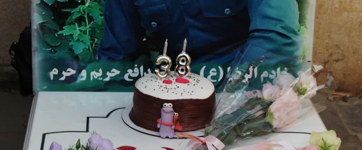 تولد در آغوش شهادت؛ وقتی جوانان هیدجی برای اولین سالروز تولد آسمانی شهید یارقلی به آرامگاه او هدیه آوردند