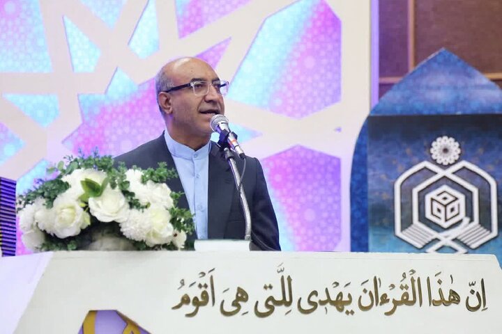 قرآن محور وحدت و انسجام اقوام و مذاهب در استان است قرآن محور وحدت و انسجام اقوام و مذاهب در استان است