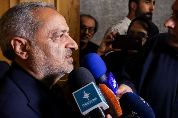 مکتب رهبر شهید باید در مسیر تربیت نسل آینده تبیین شود مکتب رهبر شهید باید در مسیر تربیت نسل آینده تبیین شود