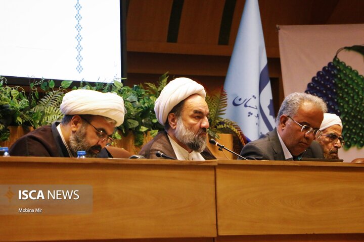 مقاومت، راه حفظ عزت و شرف ملت ایران است مقاومت، راه حفظ عزت و شرف ملت ایران است