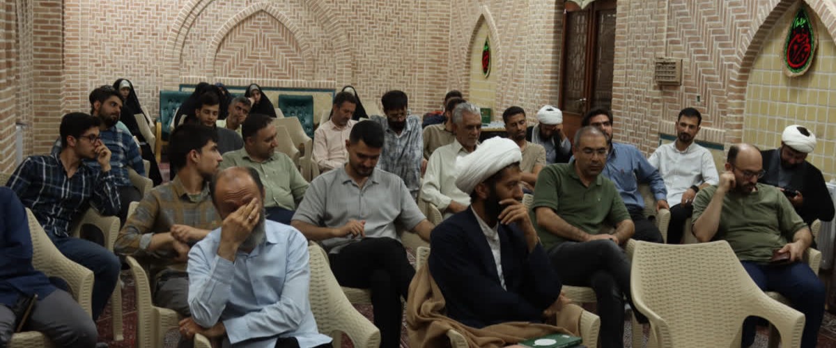 نقطه کانونی نبرد در حوزه روایت‌هاست؛ هرگونه غفلت از روایت الهی به منزله خروج از میدان جنگ است