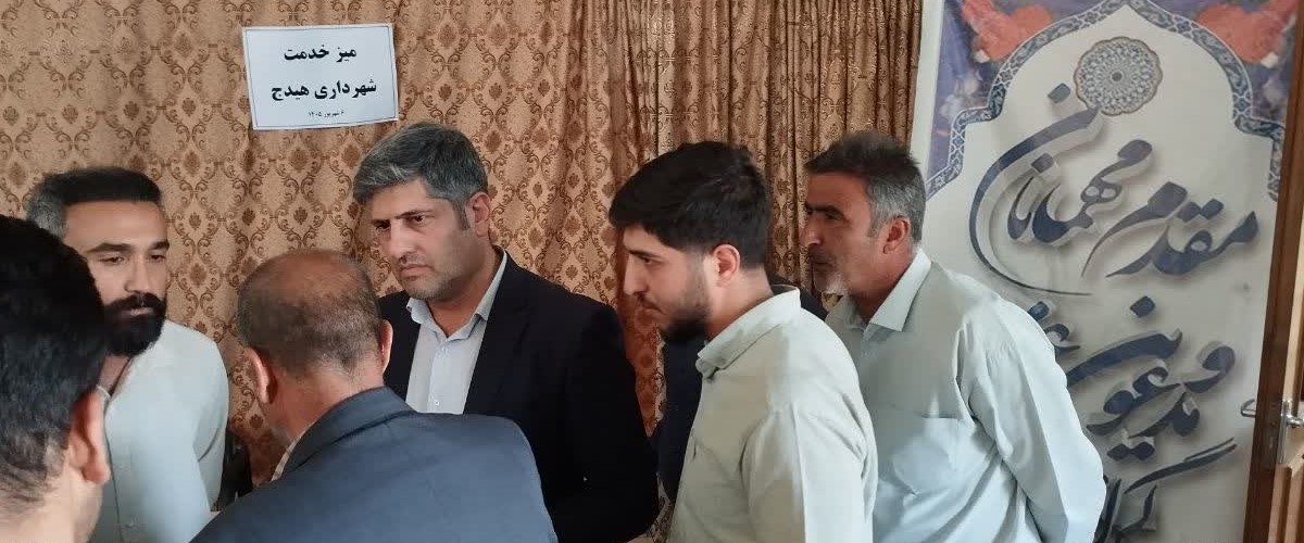 میعادگاه خدمت و معنویت؛ از پاسخگویی بیواسطه مسئولان تا تکریم «محمد»های نمازگزار