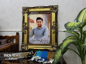 دیدار با خانواده پاسدار شهید جنگ تحمیلی سوم در کاشان