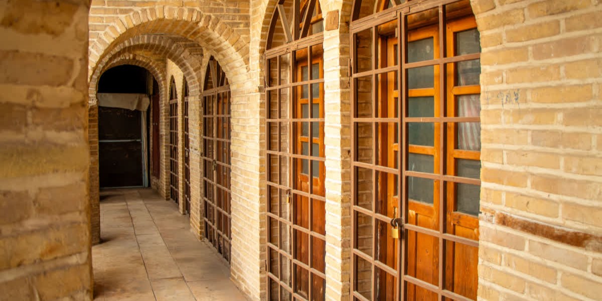 سرای ملک؛ روایتگر شکوه معماری قاجار در قلب بازار تاریخی زنجان