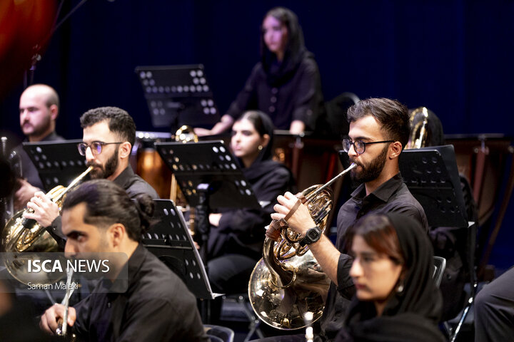اجرای ارکستر سمفونی آیسو به رهبری مازیار یونسی