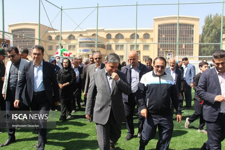 افتتاح زمین چمن مصنوعی و رونمایی از تجهیزات ورزشی در اردبیل