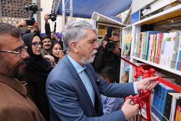 وزیر ارشاد: هنوز هیچ چیز برای برگزاری نمایشگاه حضوری کتاب مشخص نیست/ خیرین به نهضت کتابخانه‌سازی کمک کنند