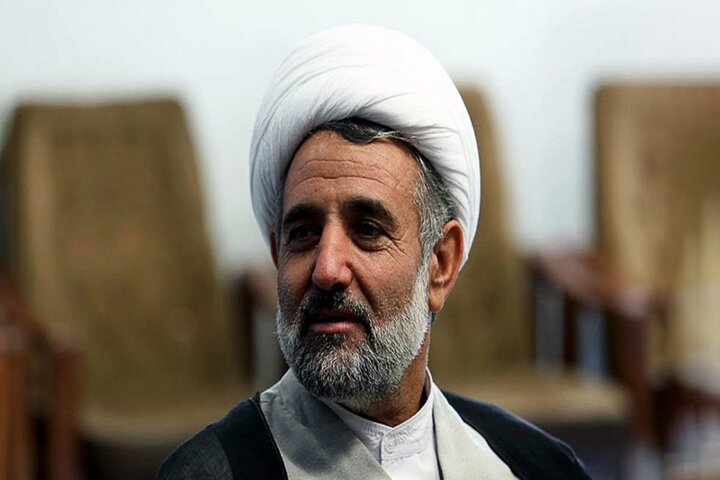 رئیس‌جمهور باید با رسوا کردن استانداردهای دوگانه غرب، حقانیت ایران را در سازمان ملل تبیین کند