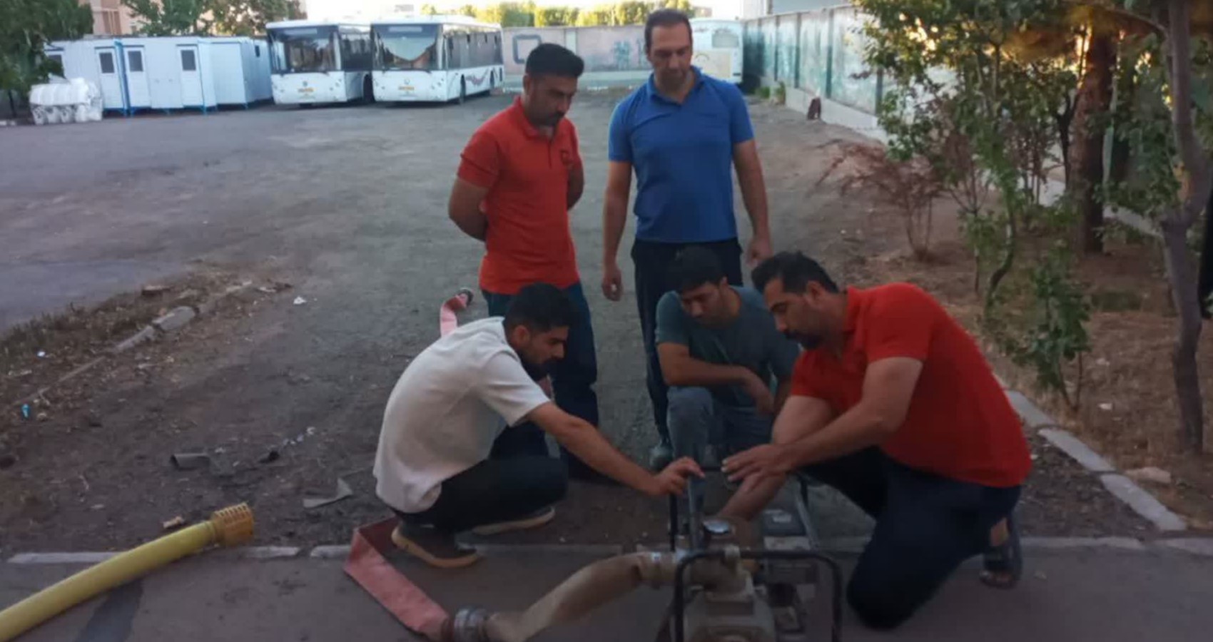 ارتقای توان عملیاتی آتشنشانان ابهر با برگزاری مانور تخصصی کار با پمپهای بنزینی