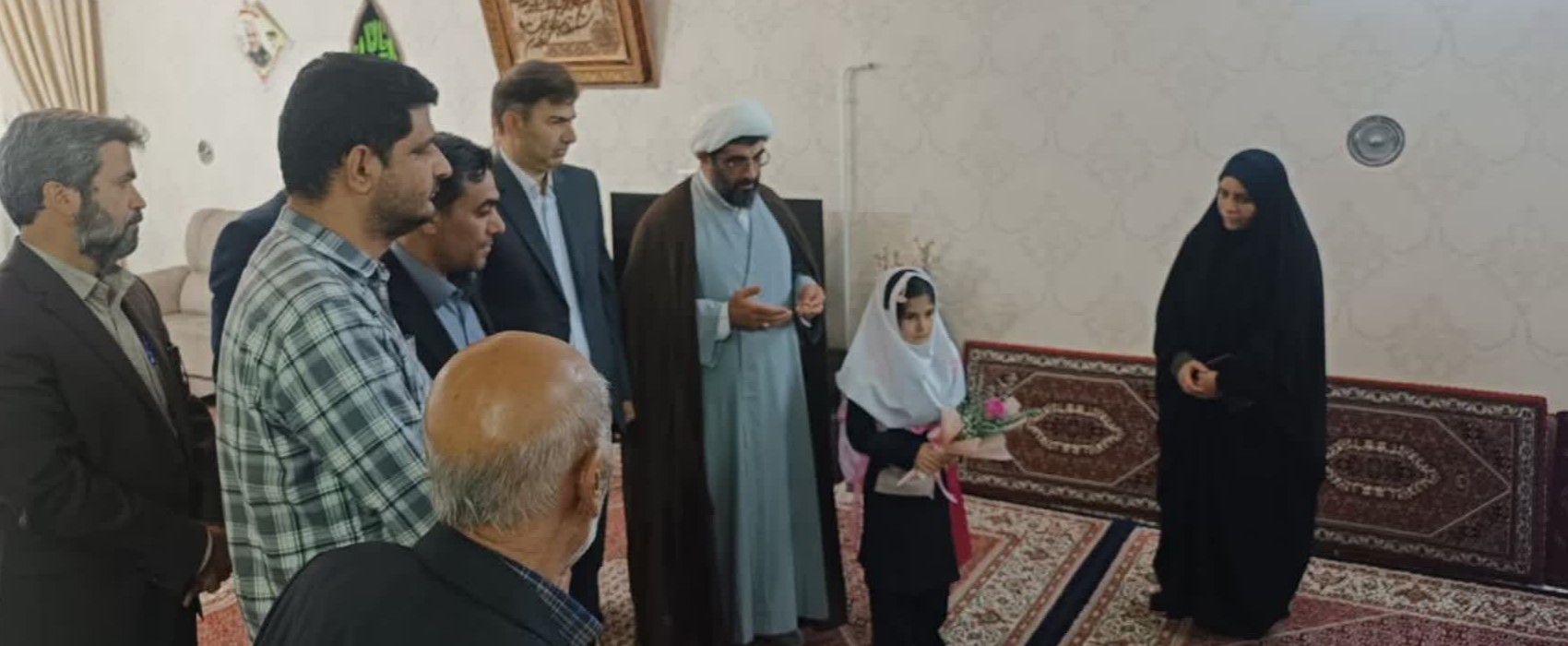 جای خالی پدر در «جشن شکوفه‌ها» پر شد؛ مشایعت فرزند شهید «محسن احمدی» تا مدرسه توسط مسئولان زنجانی