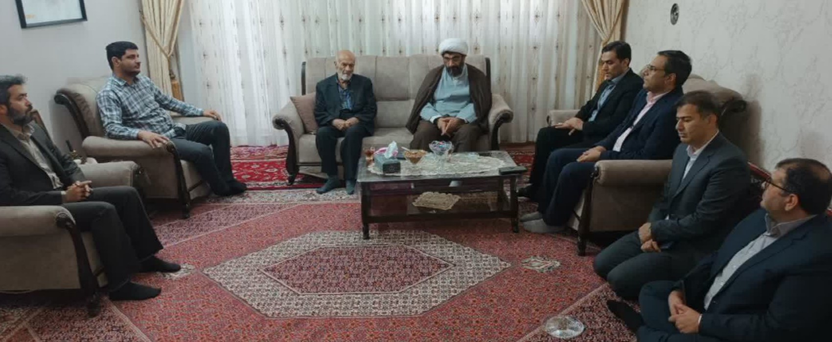 جای خالی پدر در «جشن شکوفهها» پر شد؛ مشایعت فرزند شهید «محسن احمدی» تا مدرسه توسط مسئولان زنجانی