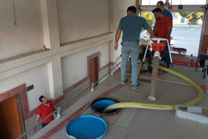 ارتقای توان عملیاتی آتش‌نشانان ابهر با برگزاری مانور تخصصی کار با پمپ‌های بنزینی