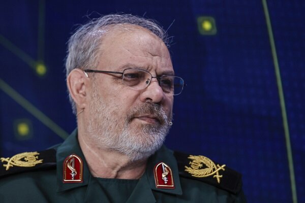 سخنگوی سپاه: موشک جدیدی روی ناو هواپیمابر آمریکایی آزمایش کردیم / مذاکره صحنه دیگری از نبرد است