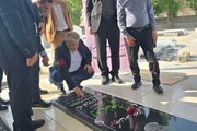 ادای احترام رئیس دانشگاه آزاد به مقام شامخ شهدای دانش‌آموز لامرد