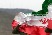 پرچم؛ پارچه‌ای که دوست داریم کفنمان باشد/ خراشادی: تا زمان حضور مردم در خیابان‌ها، پرچمداری چهارراه ولیعصر (عج) ادامه دارد