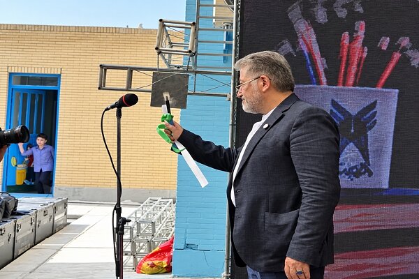 دکتر رنجبر زنگ آغاز سال تحصیلی را در دبستان سما لامرد به صدا درآورد